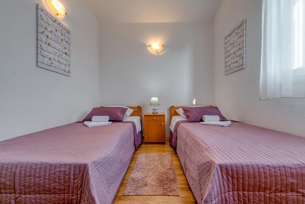 Holiday Home Mirna Vala Sevid Exterior photo